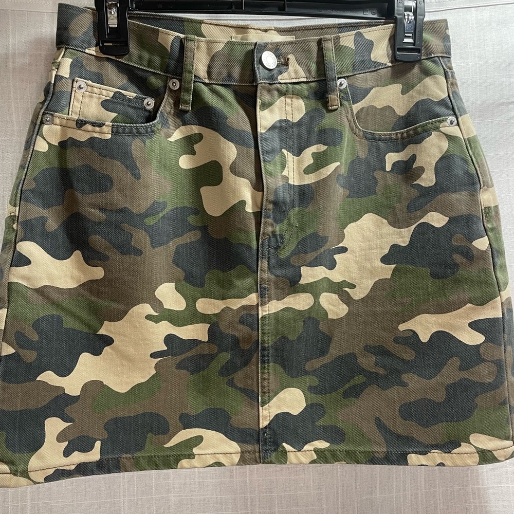 GAP Green Camo Denim Mini Skirt Zip Fly Pockets 100% Cotton Womens Size 27